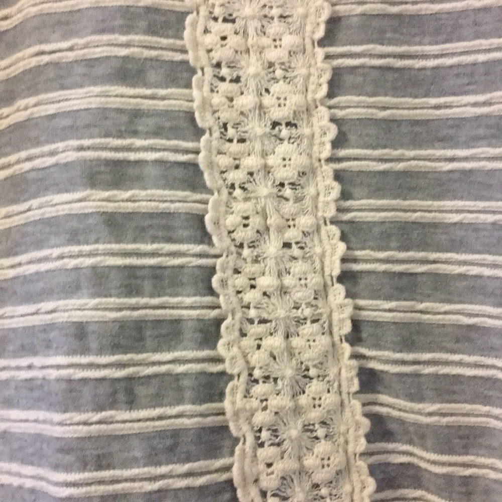 Francesca’s Long Sleeve Lace Detail Shirt - Picture 3 of 6